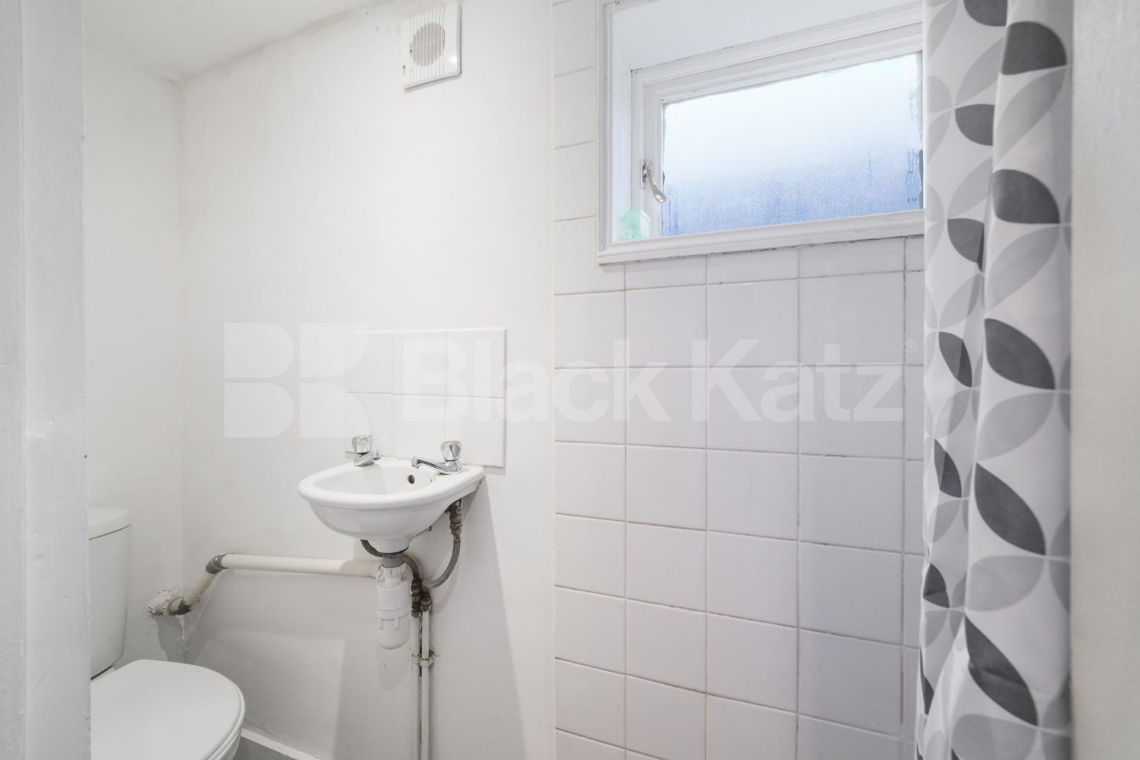 Top floor one bedroom apartment near Brixton Upper Tulse Hill, Brixton